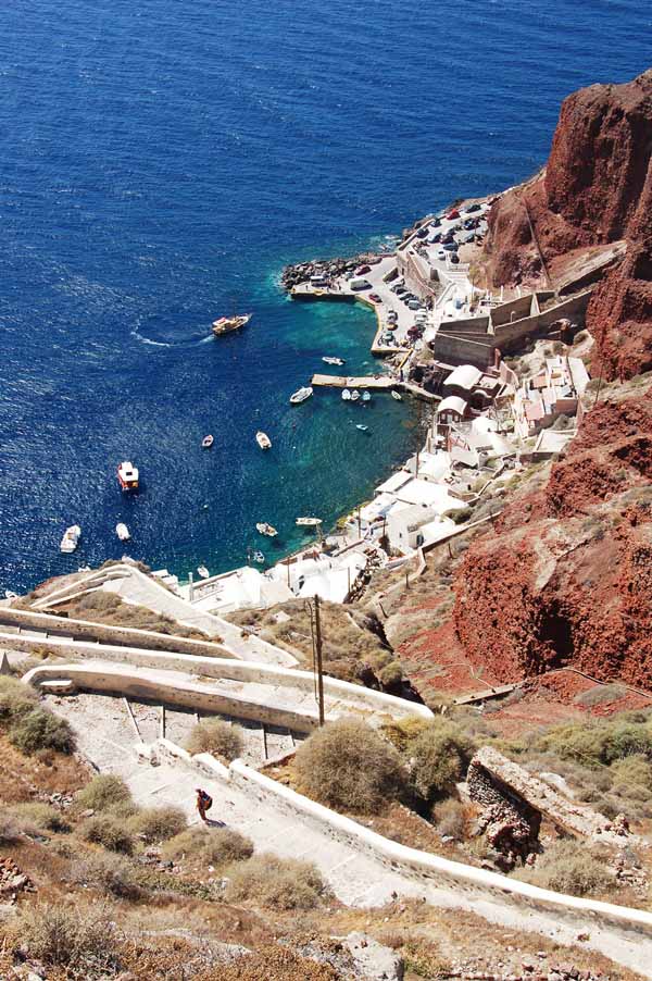 santorini-beautiful-shot-old-buildings-near-cliff-shore-with-boats-ocean